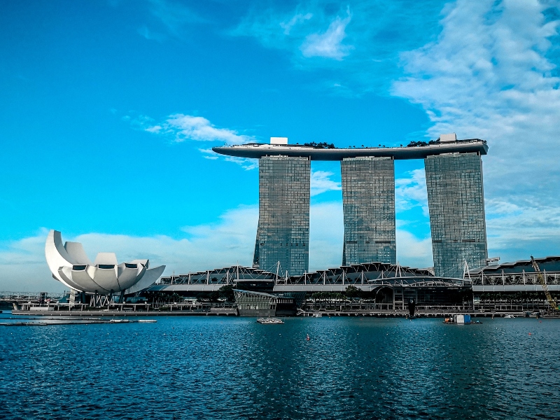 Singapore is one of the top places in the world to live and work. In this article we spell out the pros and possible cons as well.