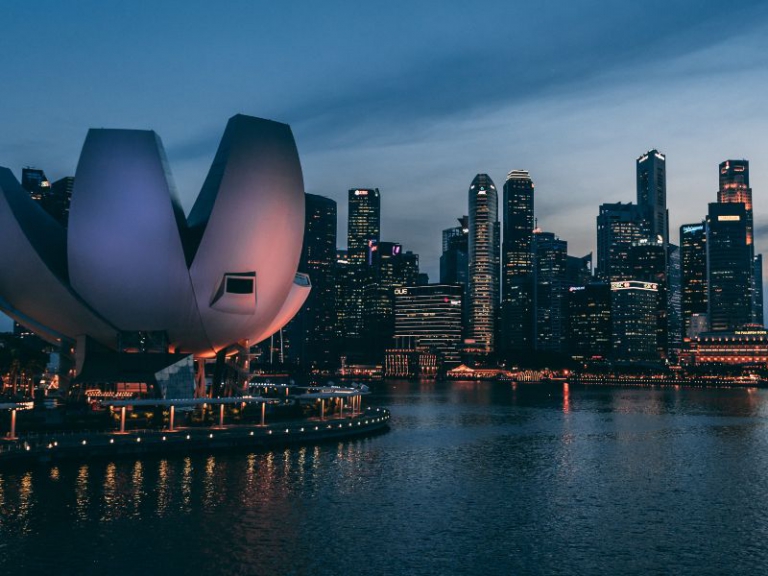 There are many benefits of working in Singapore. Singapore is one of the world's most diverse countries and has safe working laws.