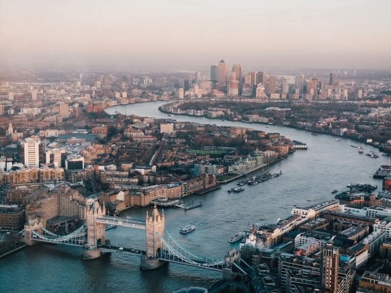 London to Singapore relocation finance professional guide 2026