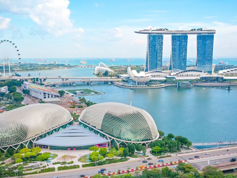 Marina Bay waterfront and city buildings in Singapore